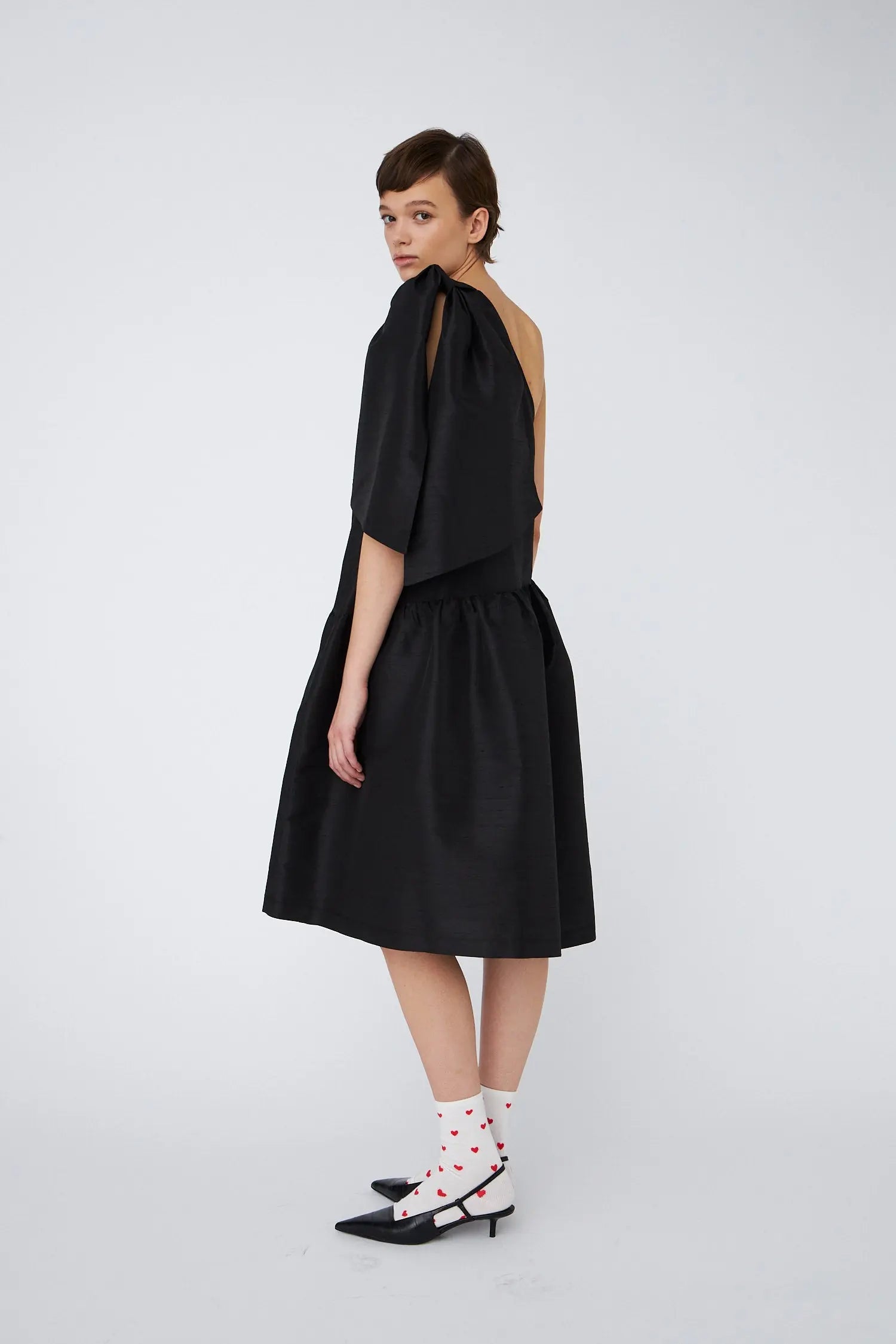 Stella Nova Crisp One-Shoulder Midi Dress with Bow Dress 999 Black