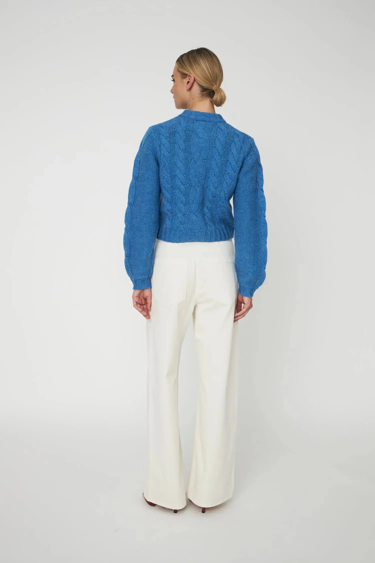Stella Nova Cropped Cable Cardigan in Wool Mix Cardigan 300 Blue Sea