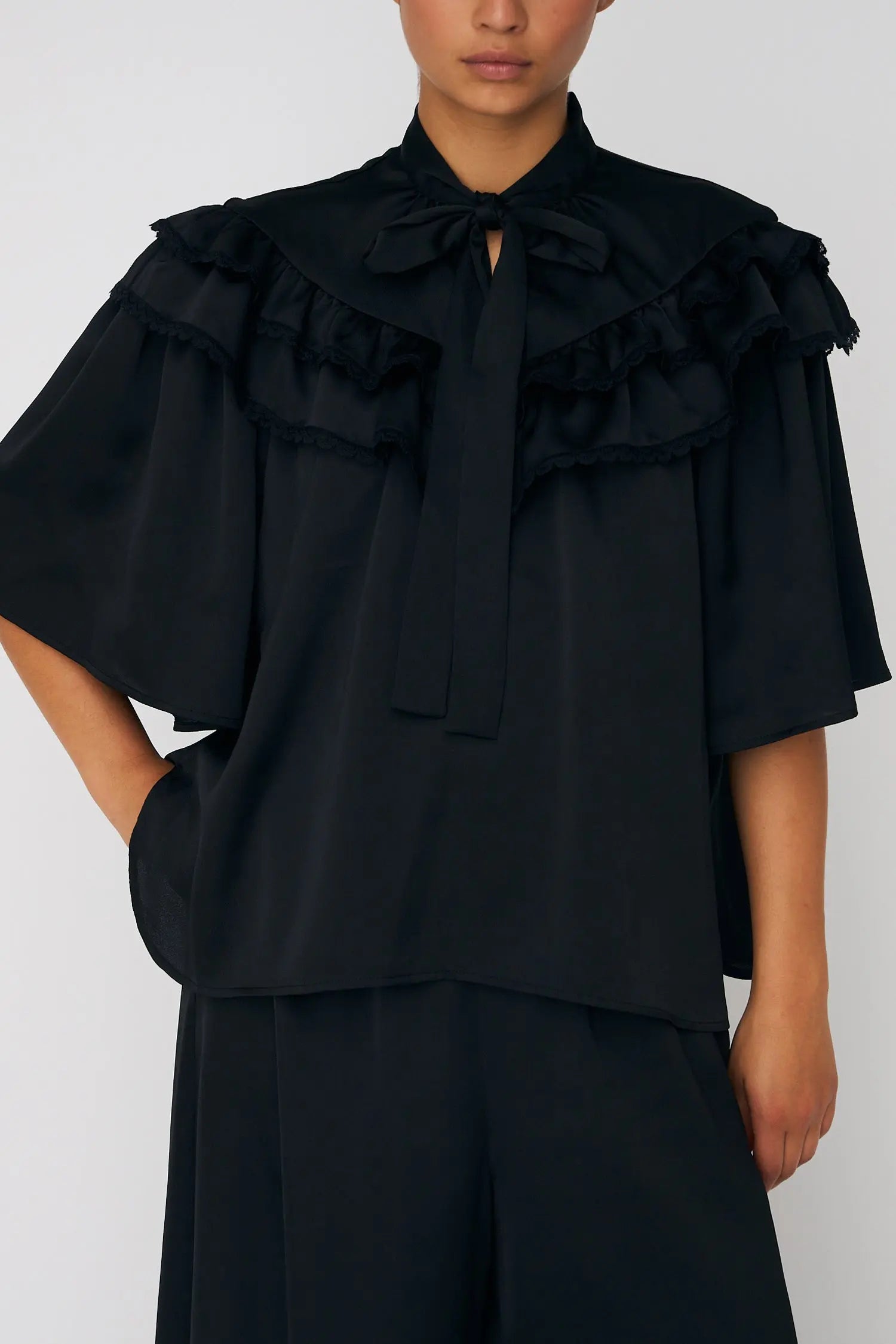 Stella Nova Loose Blouse with Frills Blouse 999 Black