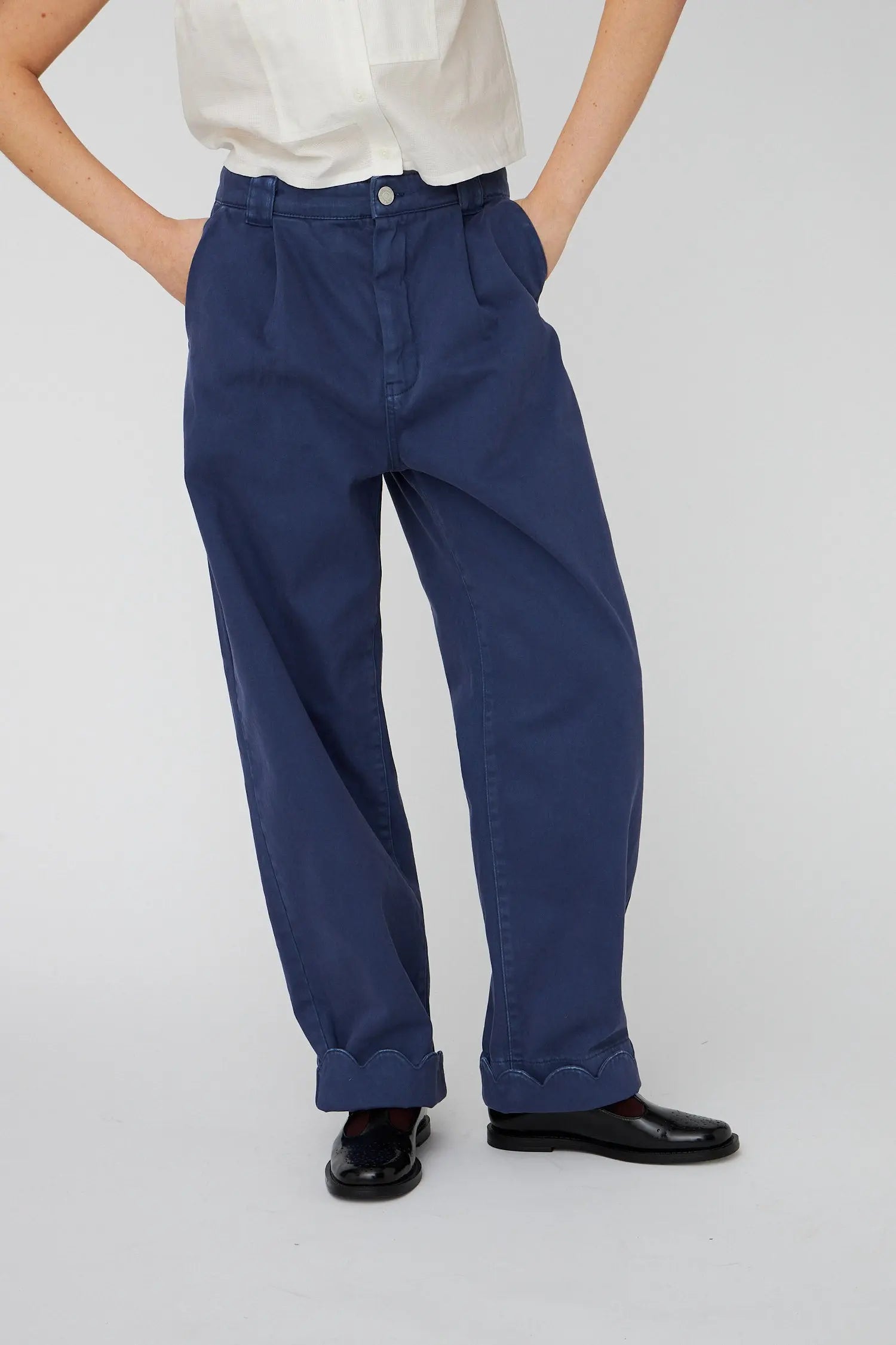 Stella Nova Low-Waist Cotton Pants with Scallop Edge Pants 307 Dust Blue
