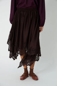 Asymmetrisk nederdel med blondekant - Dark Brown