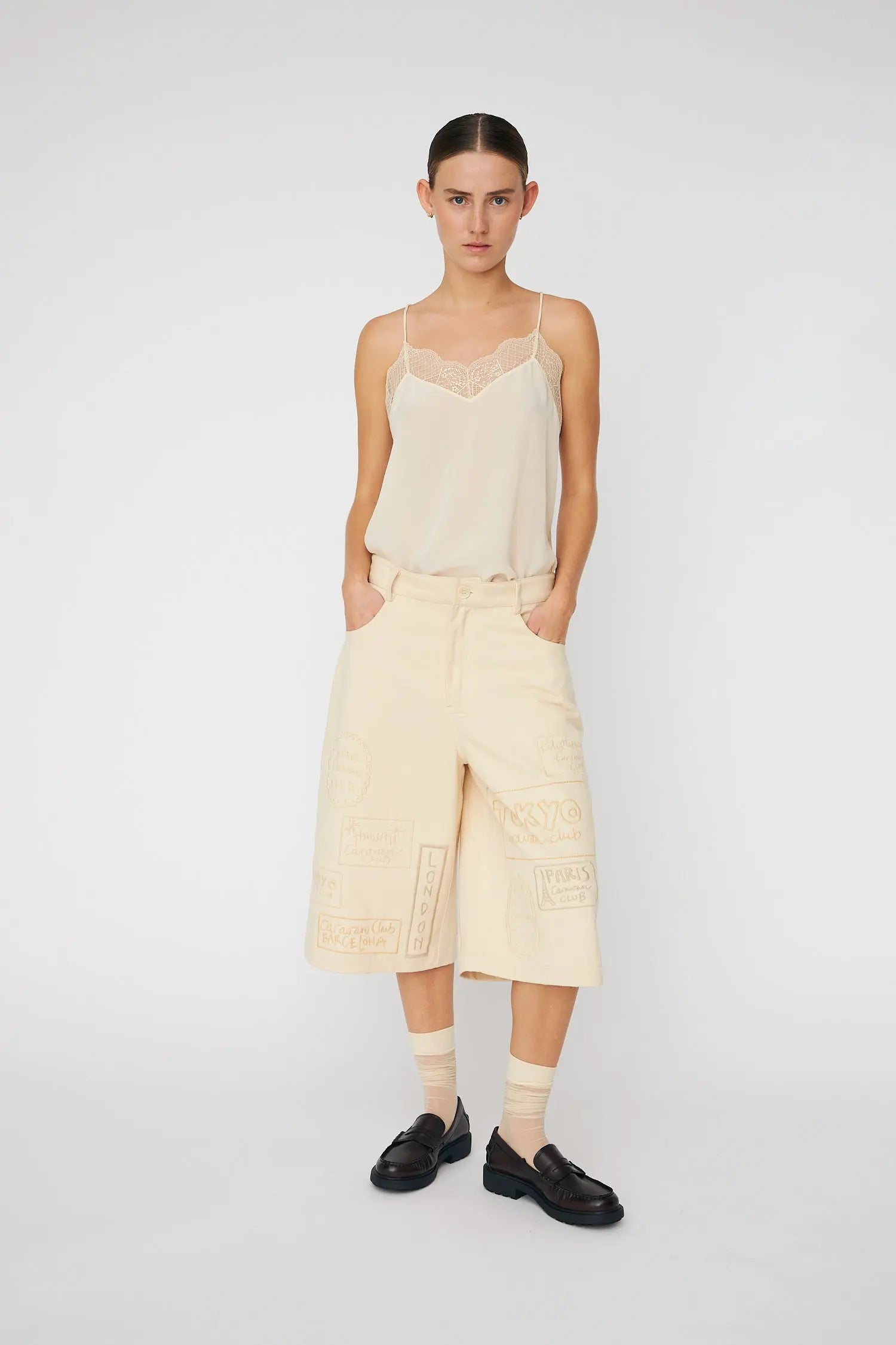 Stella Nova Cropped Pants with Patches Short Pants 036 Creme Tones