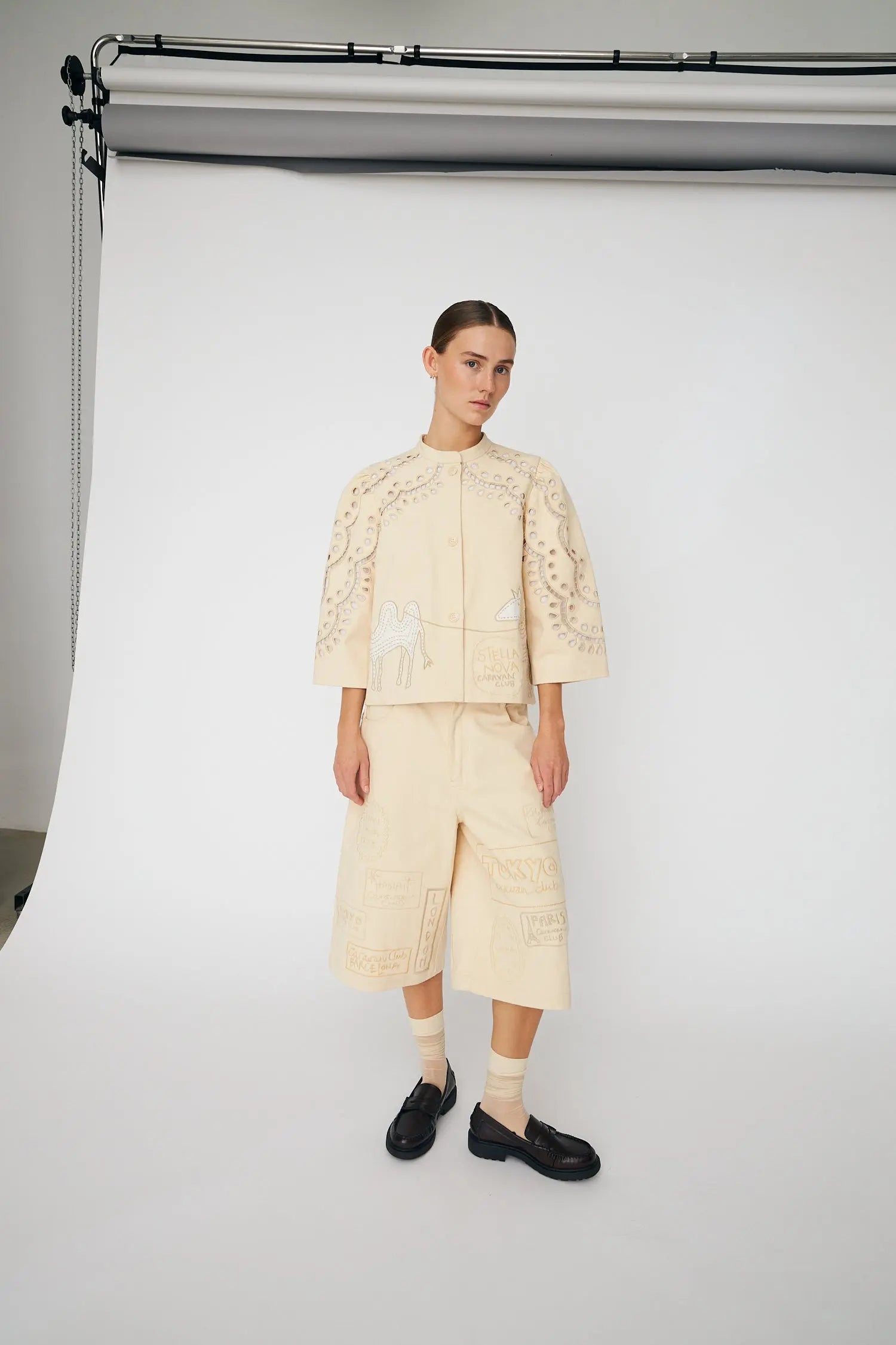 Stella Nova Cropped Pants with Patches Short Pants 036 Creme Tones