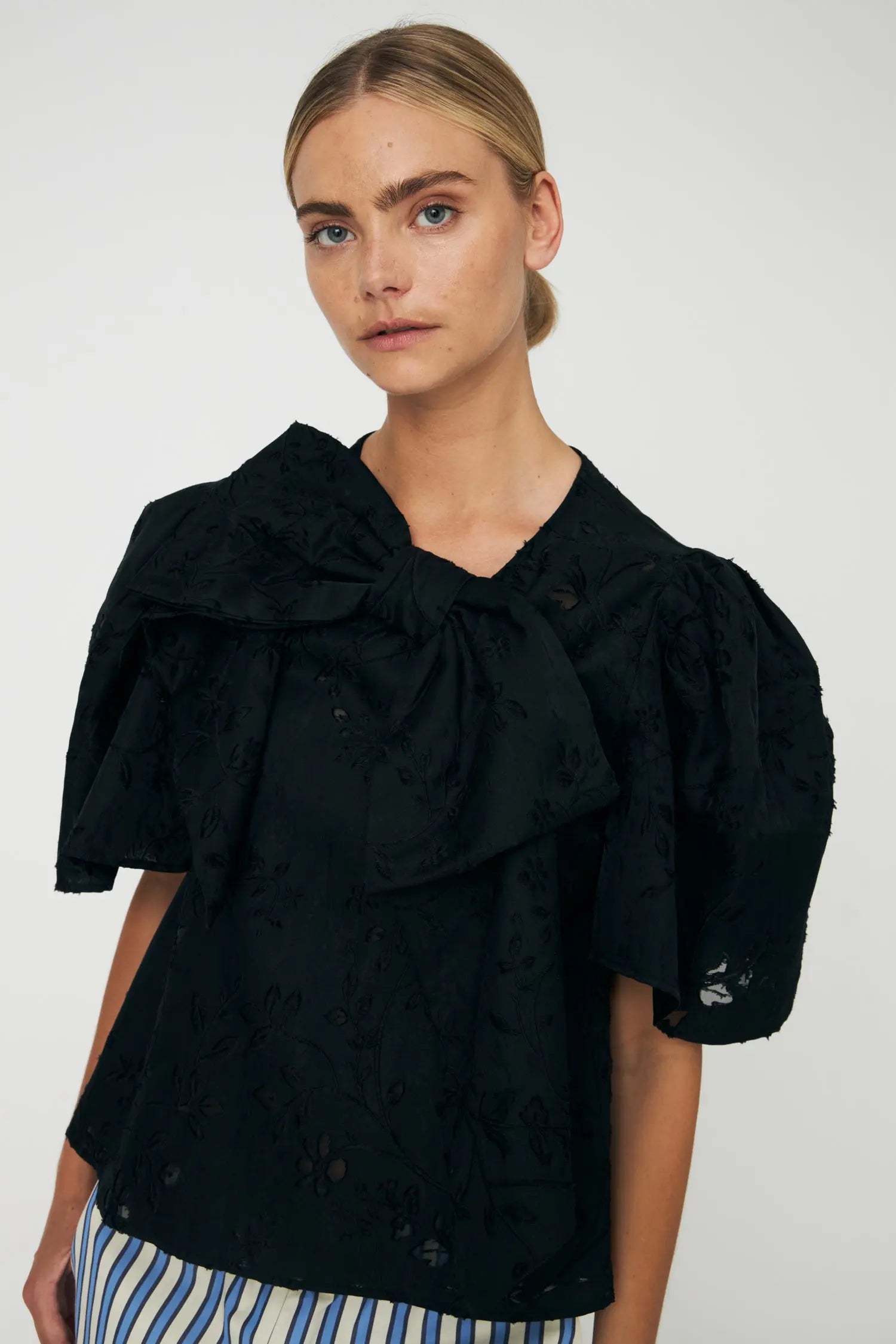 Stella Nova Festive Blouse with Bow Blouse 999 Black