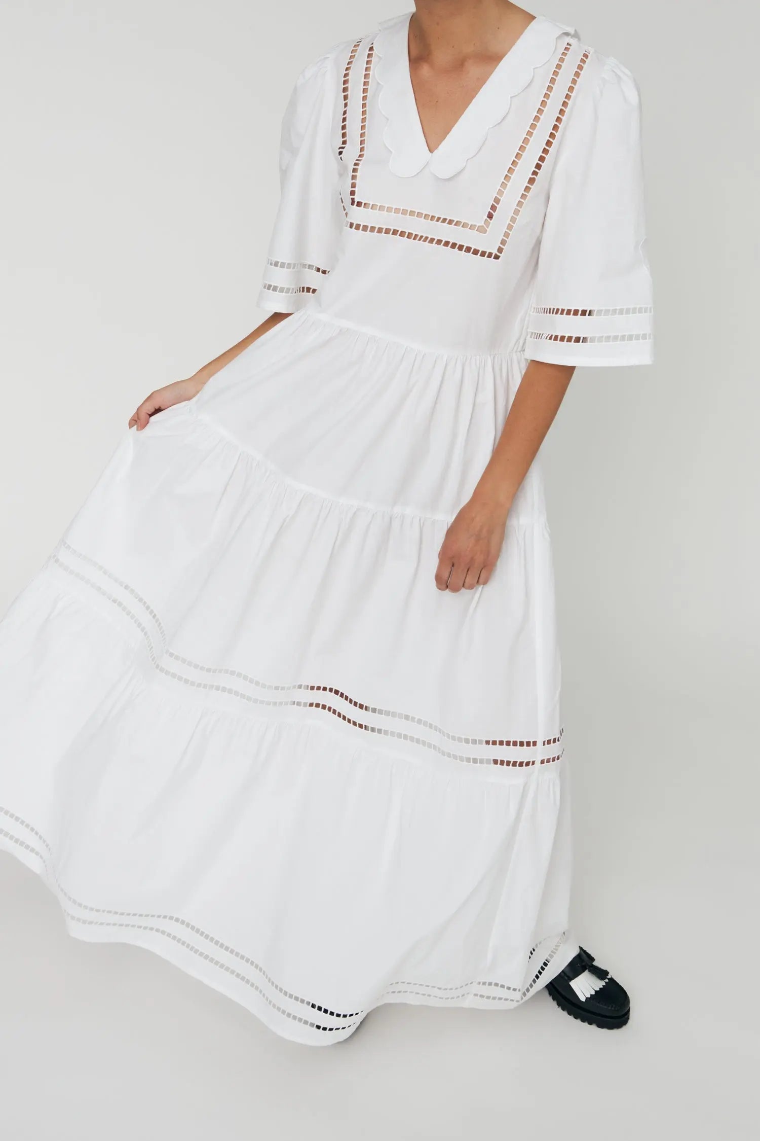 Maxi Dress with Short Sleeves and Artworks - White