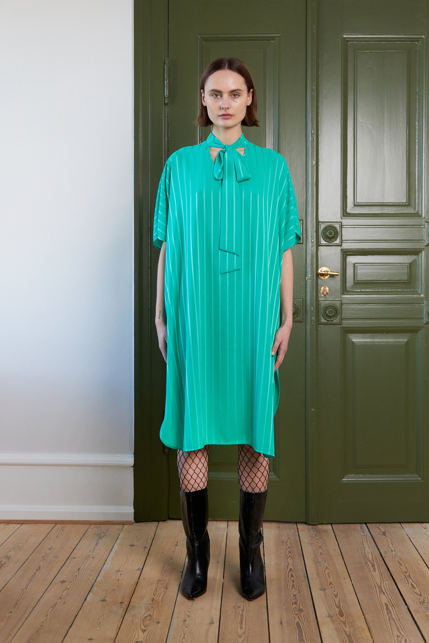 Stella Nova Midi dress with neck tie band Dress 209 Jade