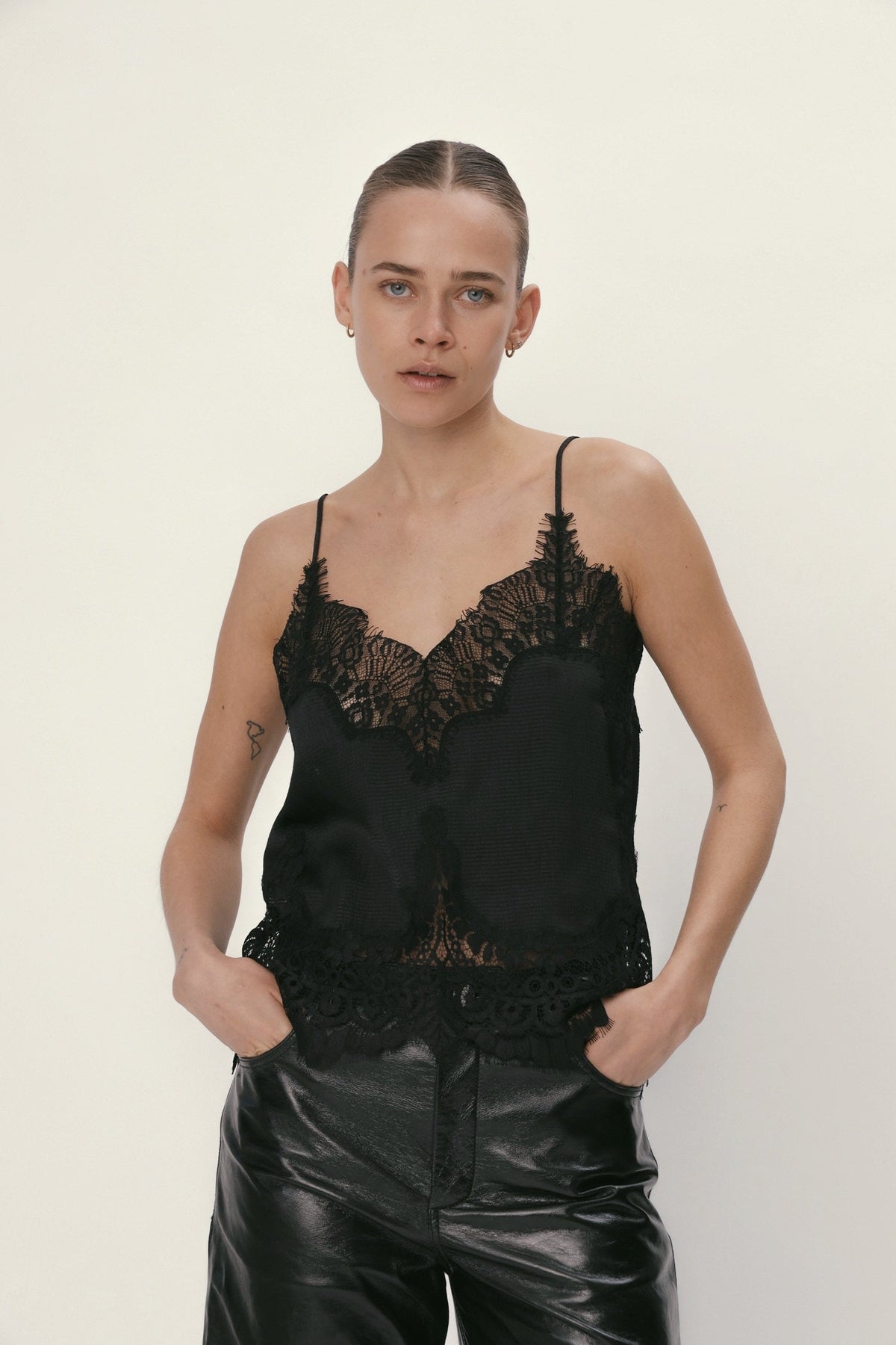 Stella Nova Underlayer Lace Top Top 999 Black