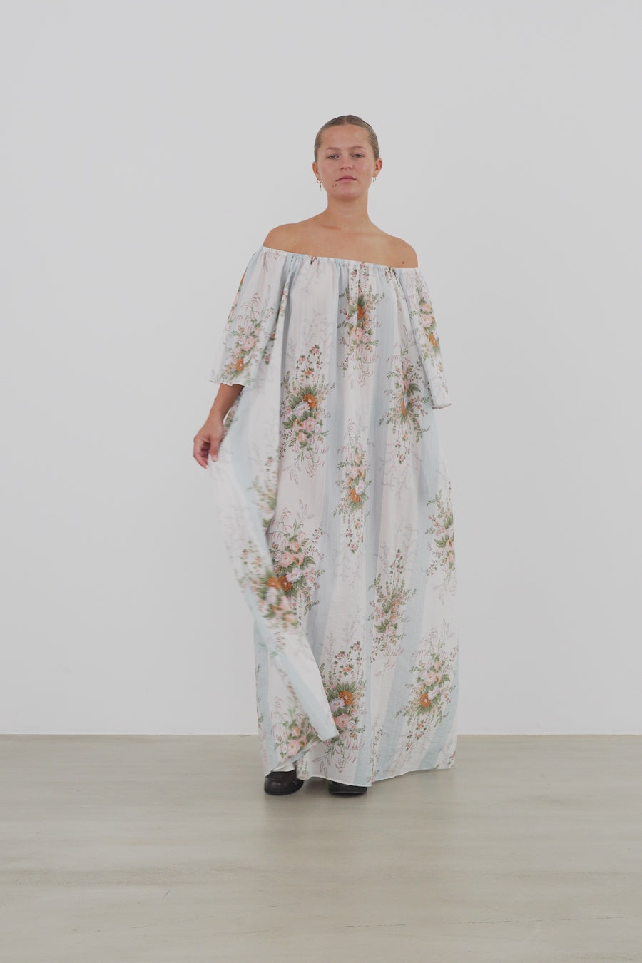 Stella Nova Loose Maxi Dress with drop Shoulders Dress 462 Creme Multicolour Flowers
